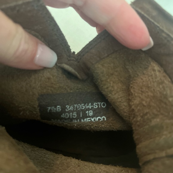 Frye Veronica Short Booties | Saddle Brown Leather | Distressed | 7.5 - Picture 6 of 10